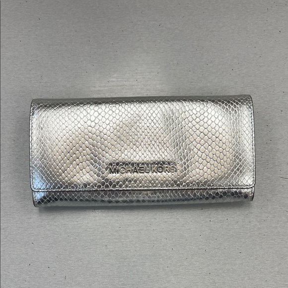 Michael Kors wallet - Picture 1 of 7